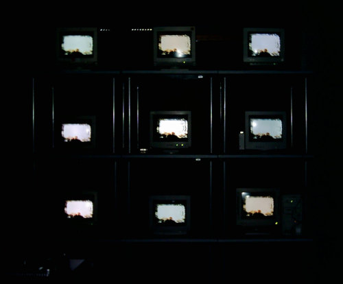 photo of Monitorwand, dunkel, Bild 2